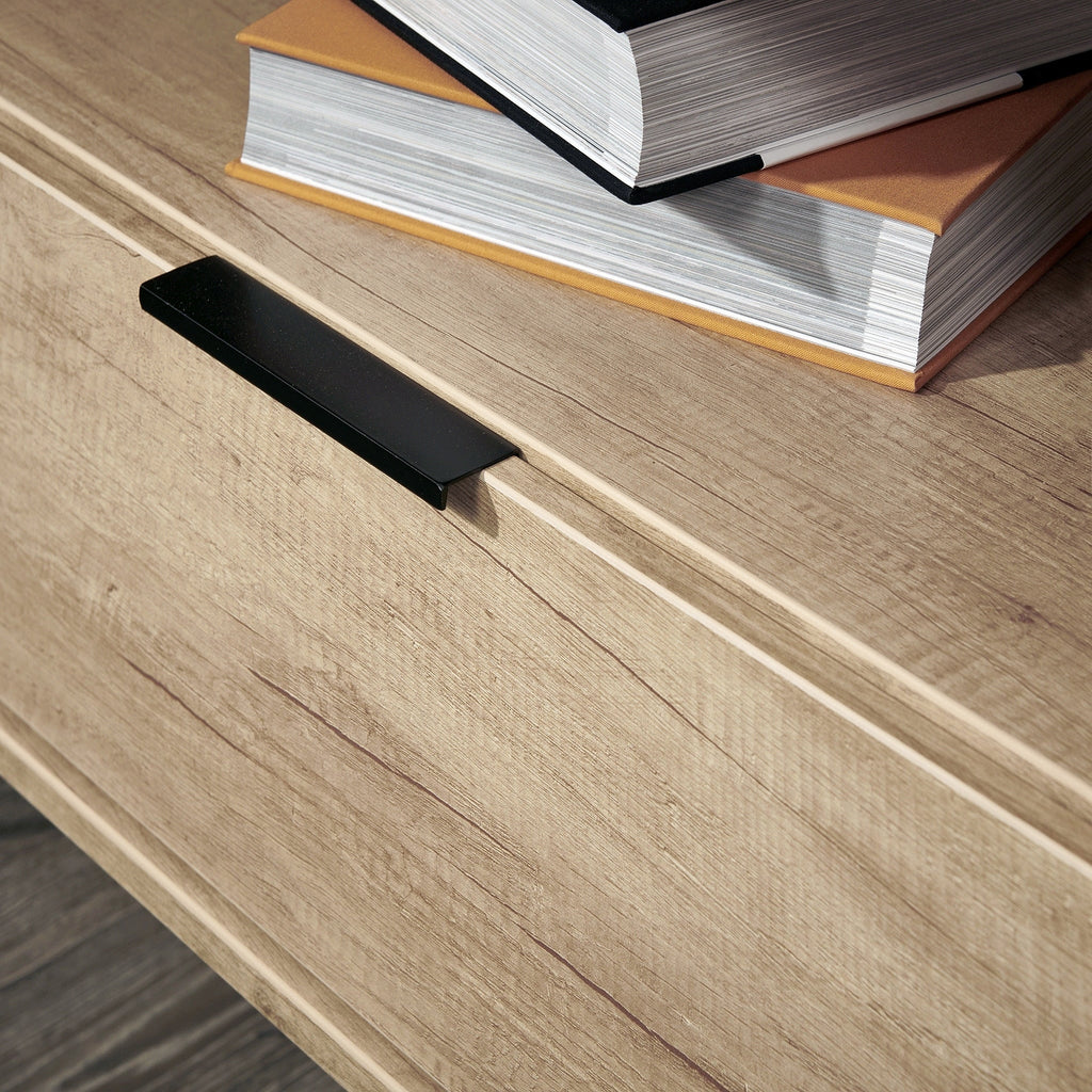 Meuble TV large Asher en chêne clair, 2 portes et 1 tiroir, pieds noirs