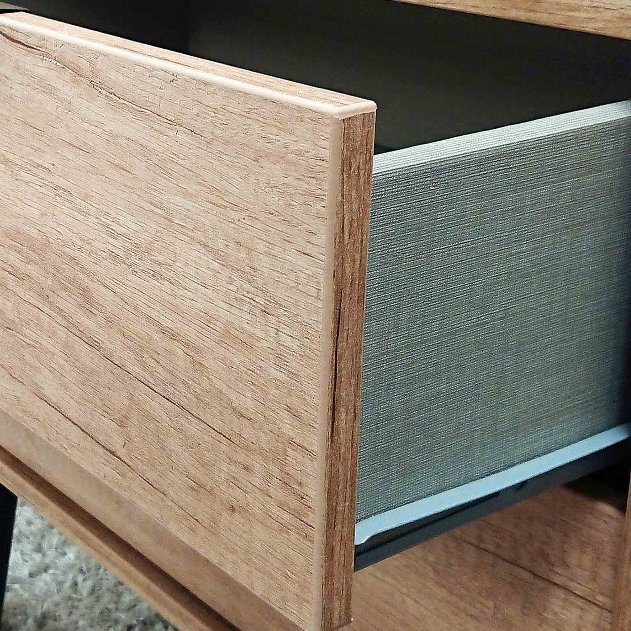 Meuble TV Asher en chêne clair à 3 tiroirs avec pieds noirs