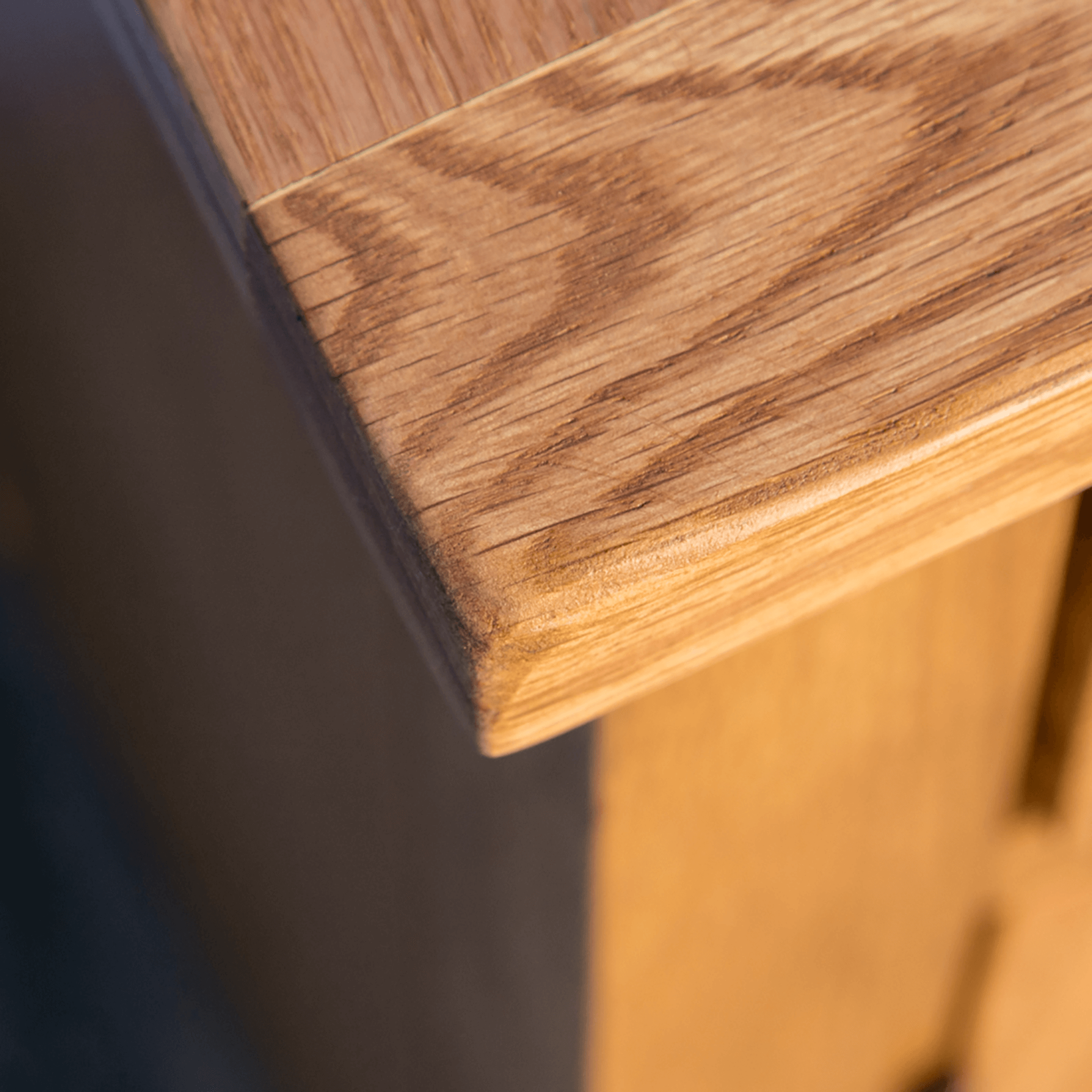 Petit buffet en chêne de Surrey