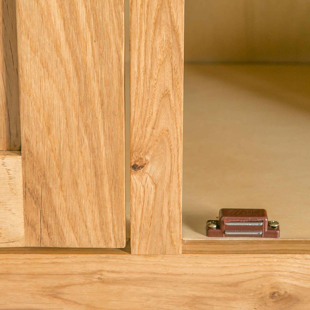 Buffet grand modèle en chêne de Surrey