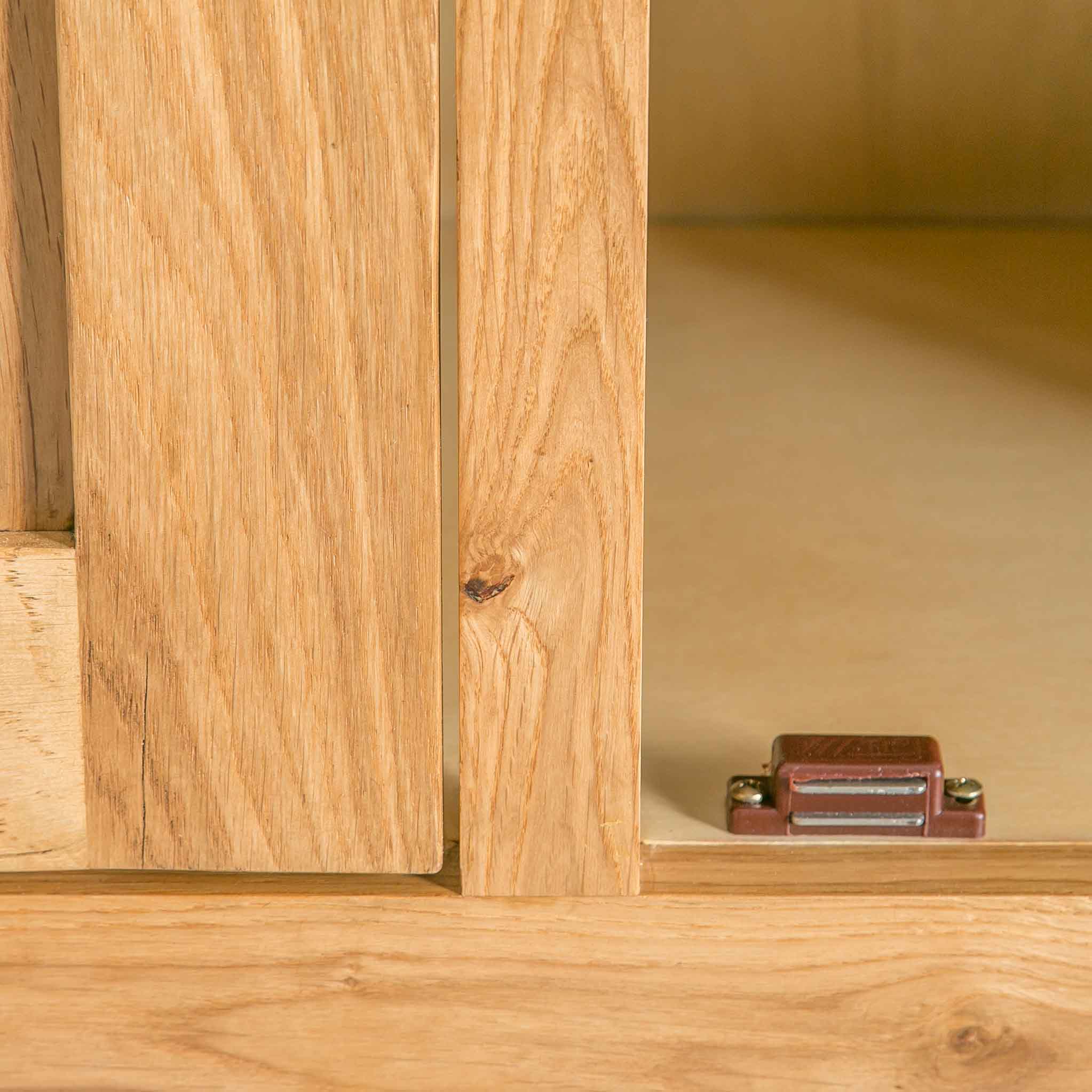 Buffet grand modèle en chêne de Surrey