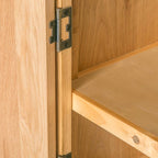 Buffet grand modèle en chêne de Surrey