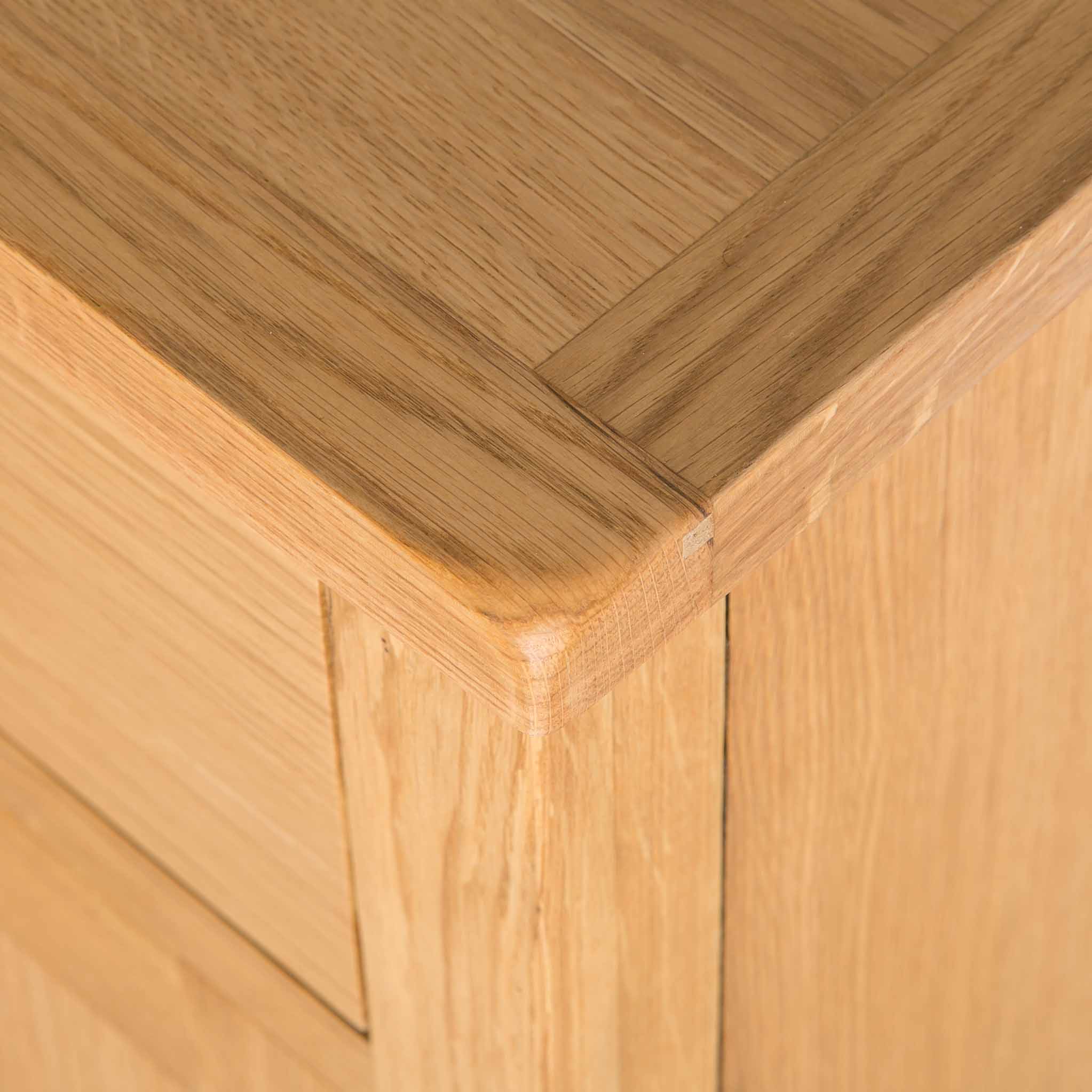 Buffet grand modèle en chêne de Surrey