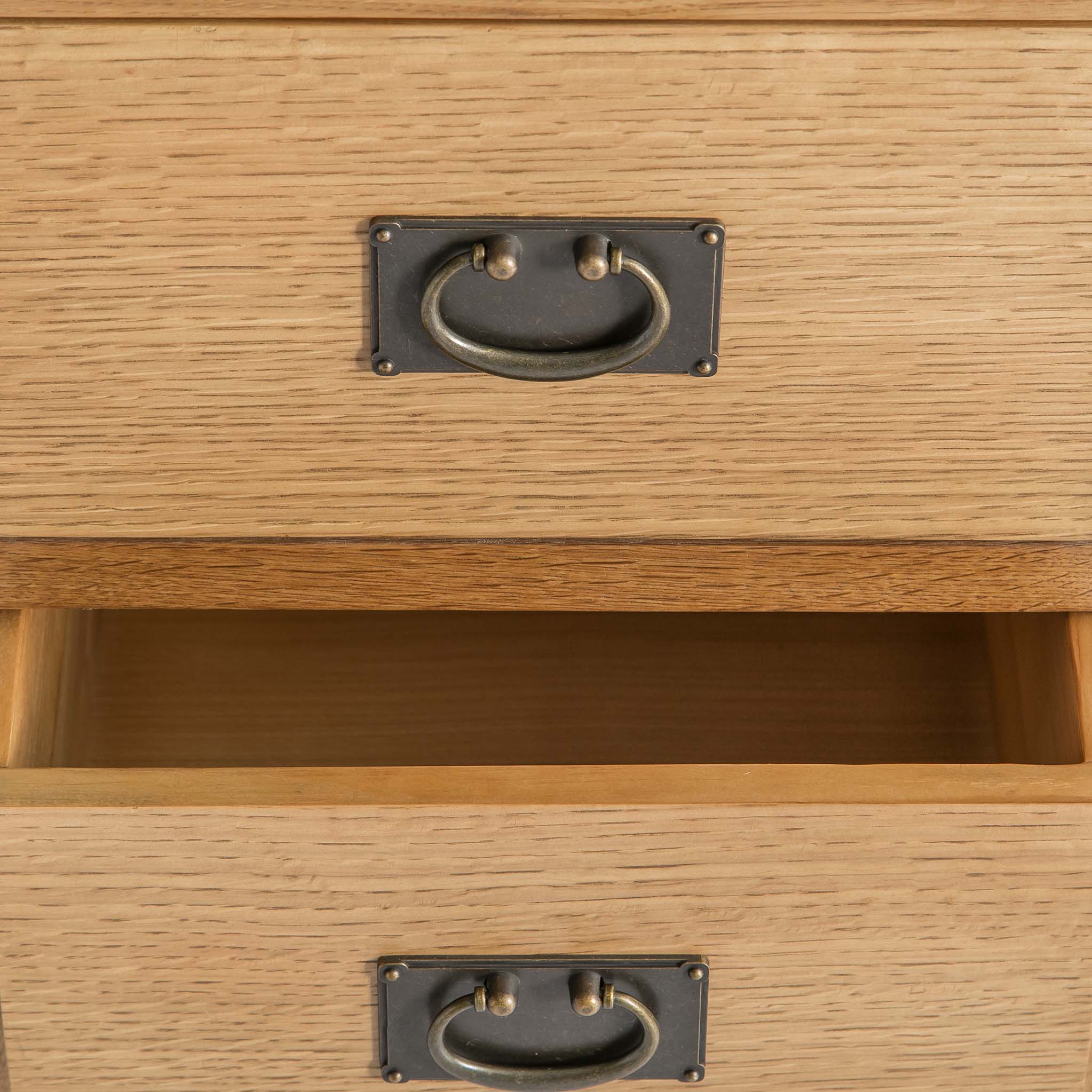 Commode haute à 5 tiroirs en chêne Surrey