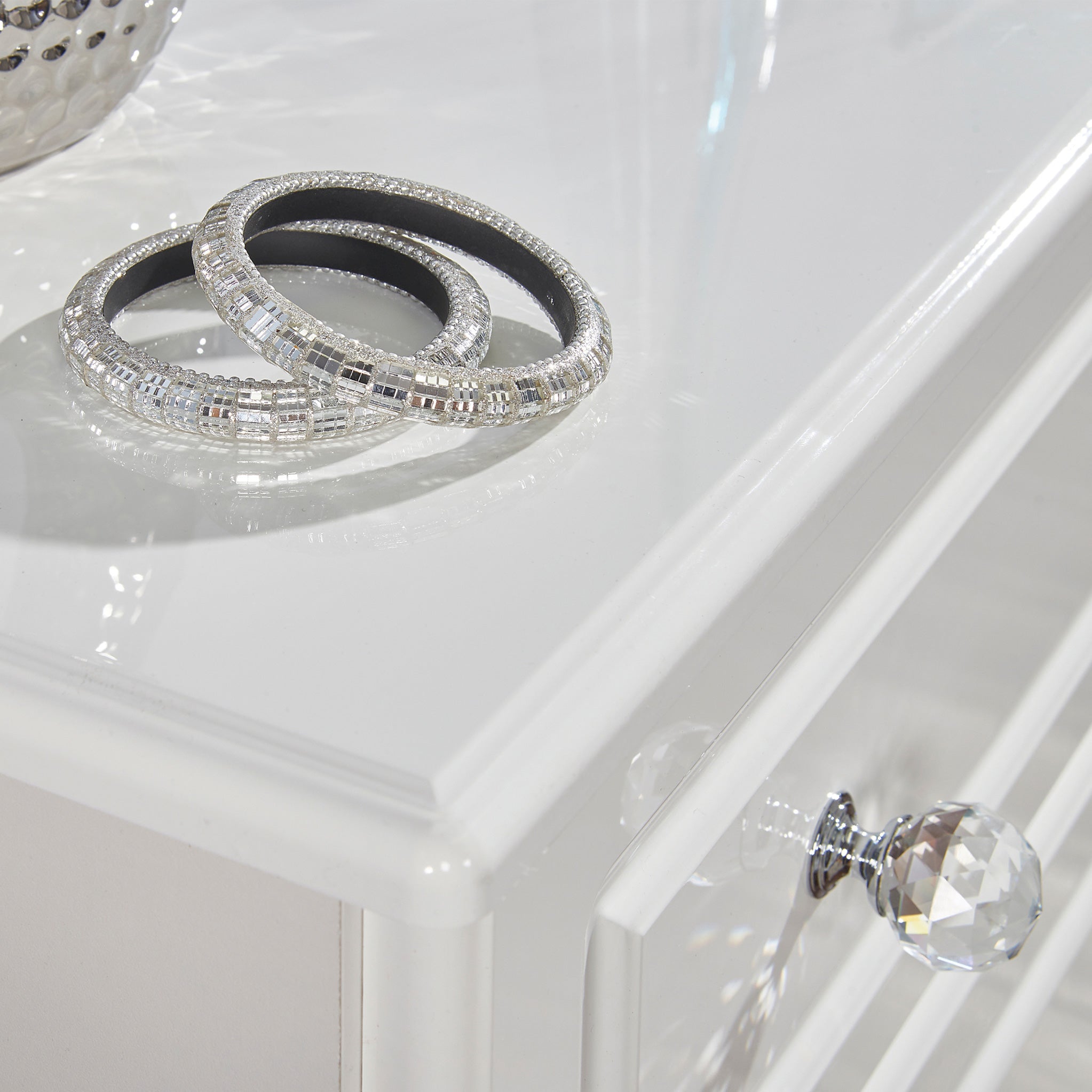 Commode Kinsley blanche brillante à 3 tiroirs