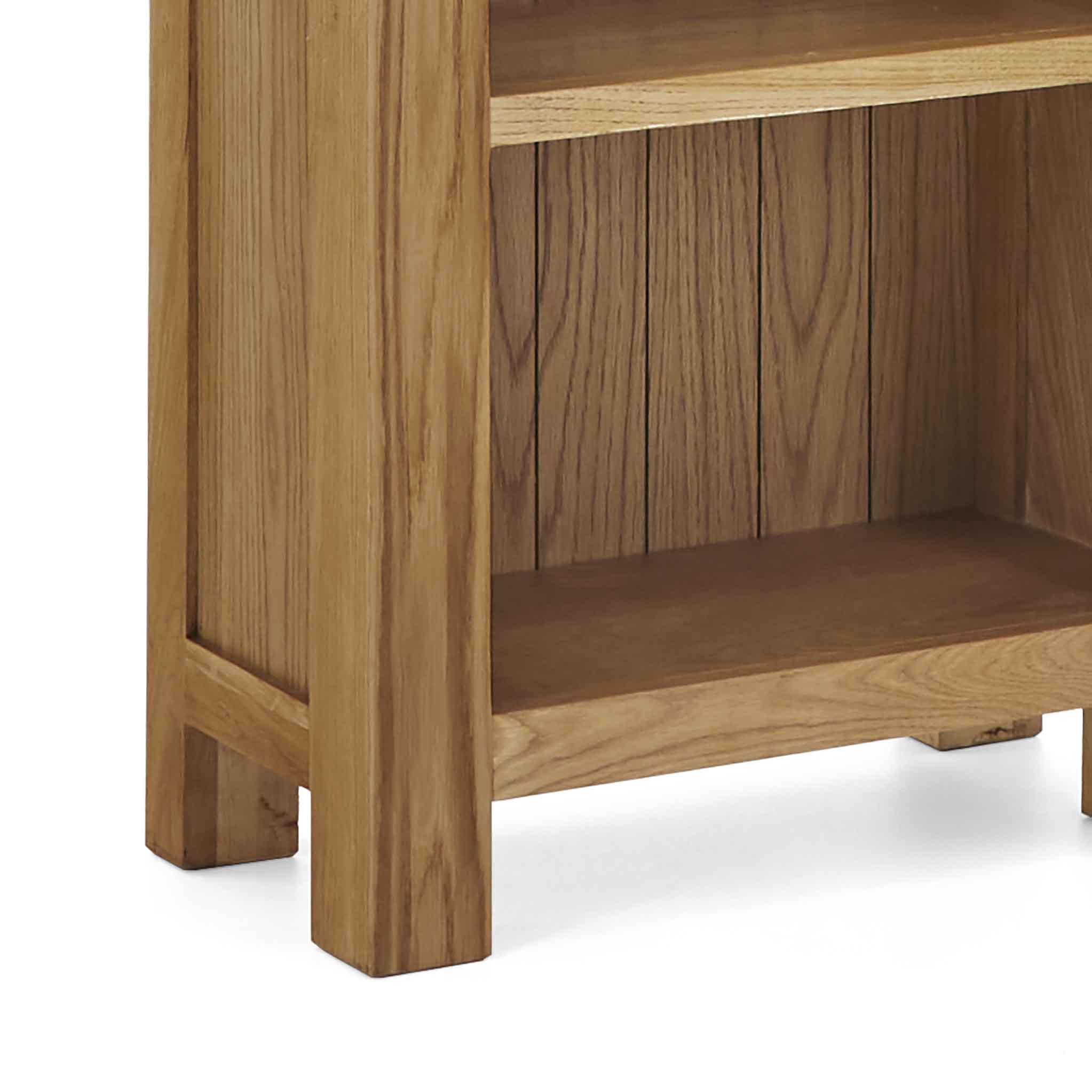 Bibliothèque étroite en chêne Zelah