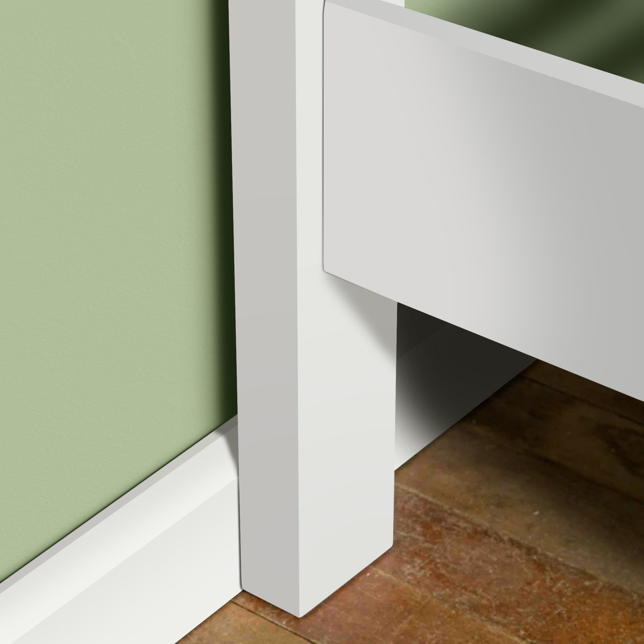 Cadre de lit peint en blanc de Cornouailles