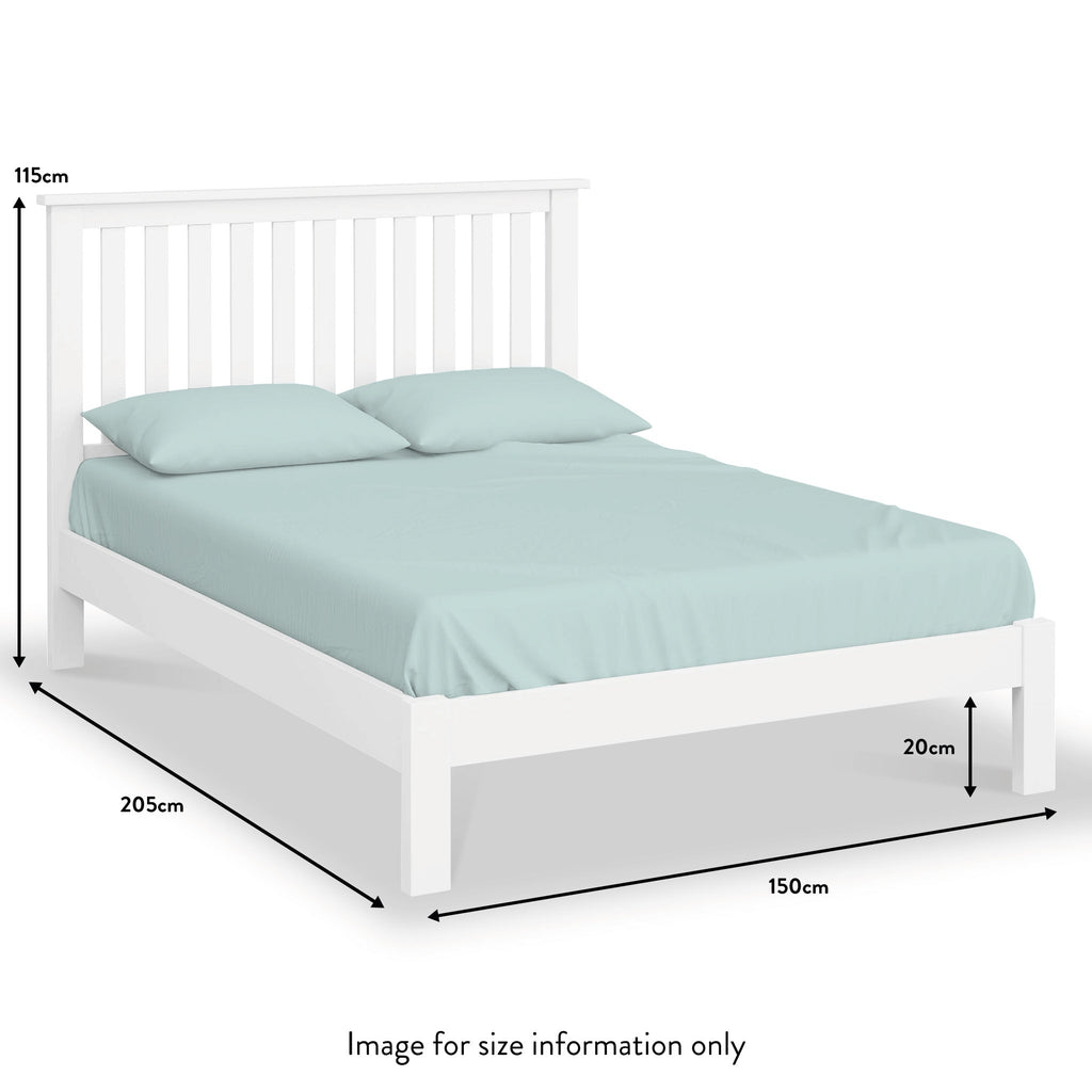 Cadre de lit peint en blanc de Cornouailles