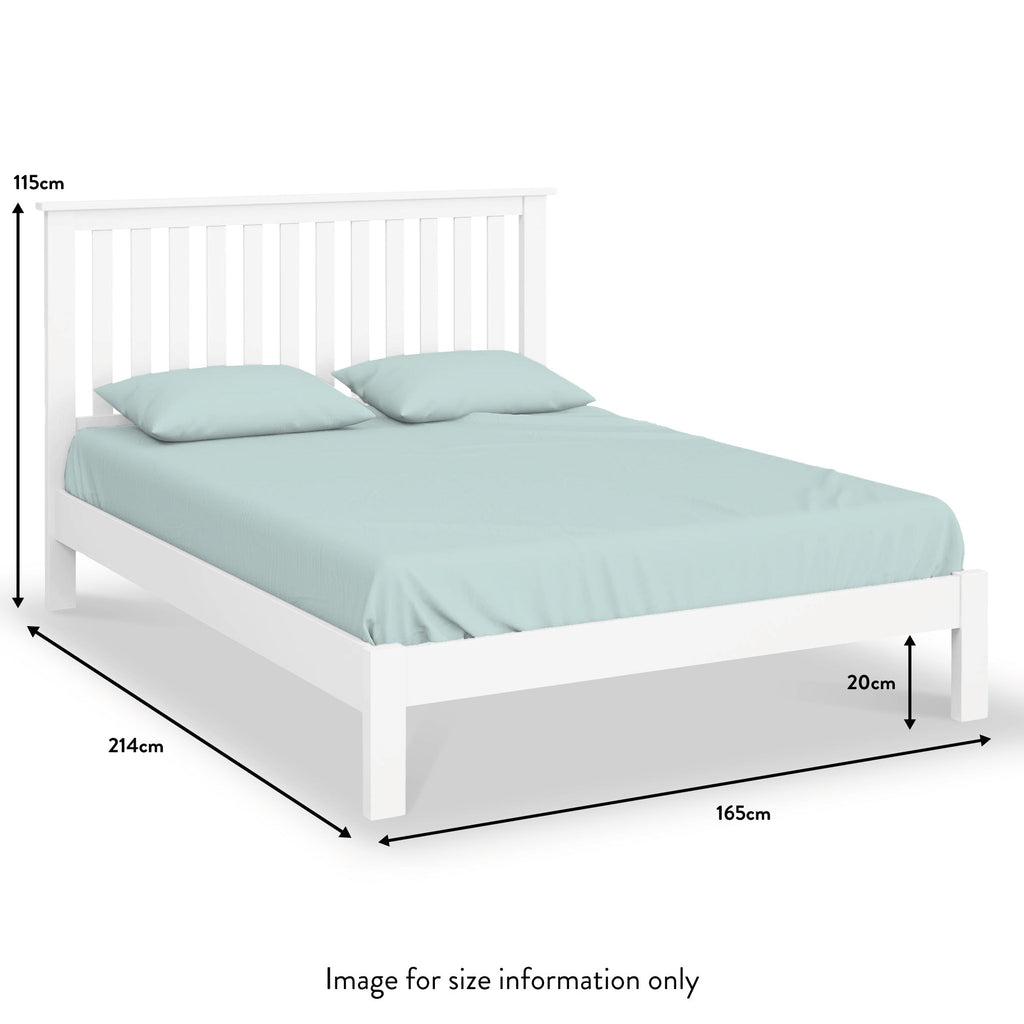 Cadre de lit peint en blanc de Cornouailles