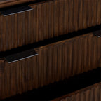 Commode à trois tiroirs rainurés Oskar