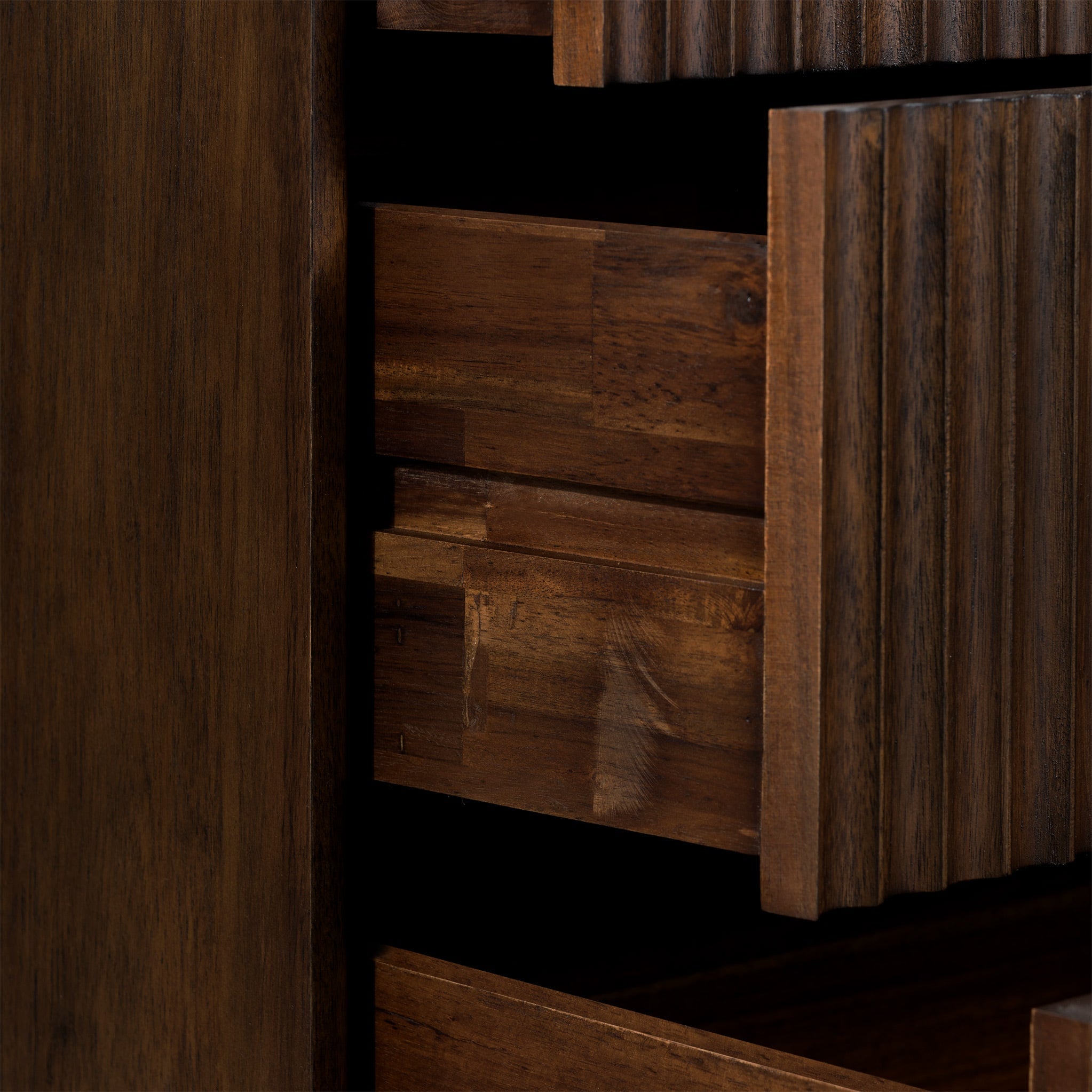 Commode à 6 tiroirs rainurés Oskar