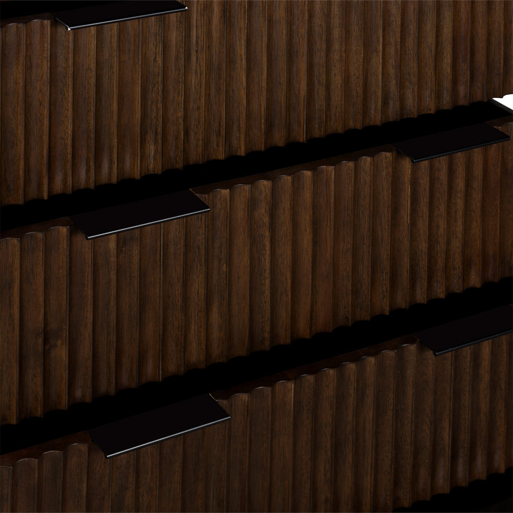 Commode haute rainurée Oskar à 4 tiroirs