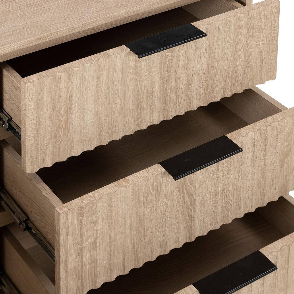 Petit buffet rainuré en chêne Jakob