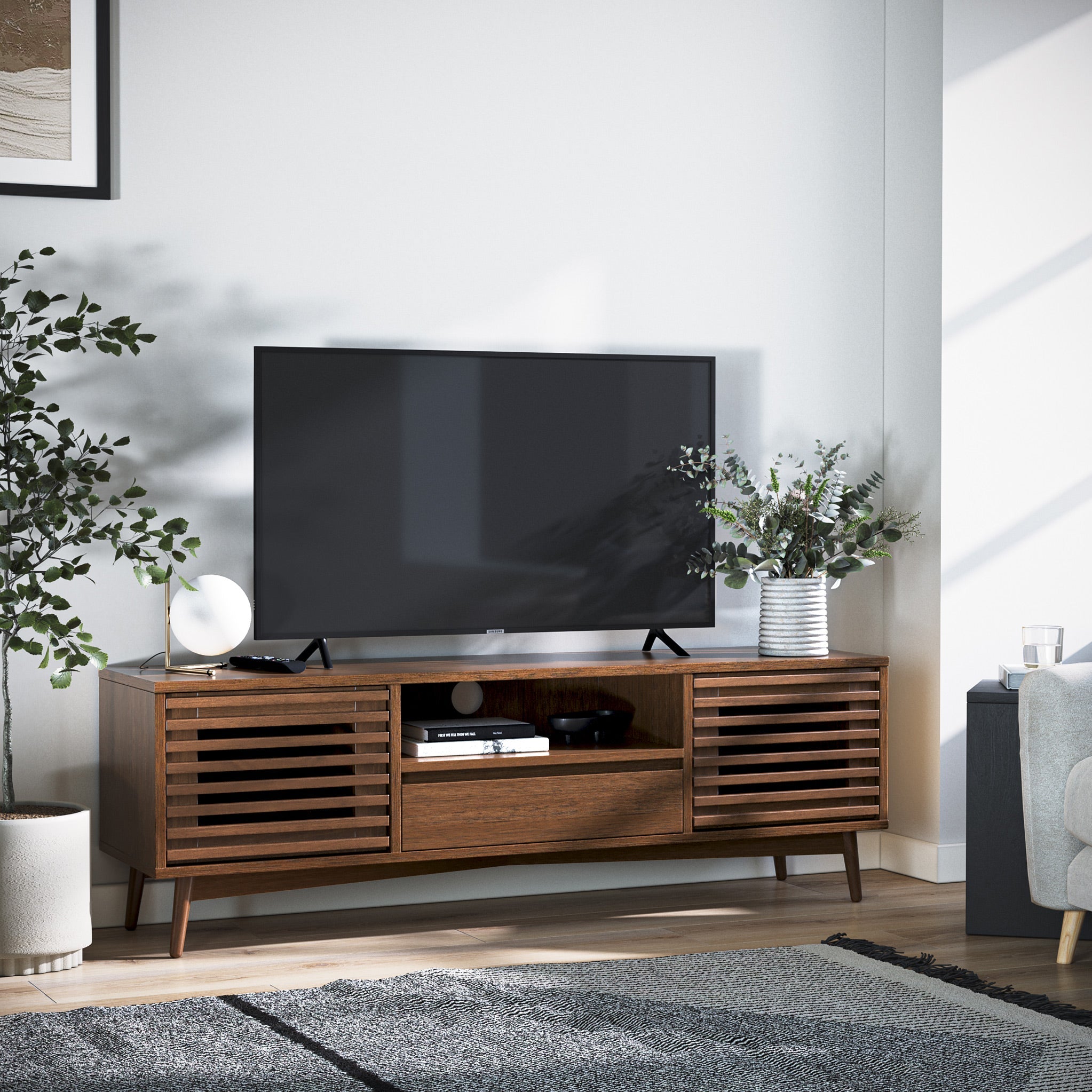 Meuble TV Kari en chêne foncé de 150 cm de large