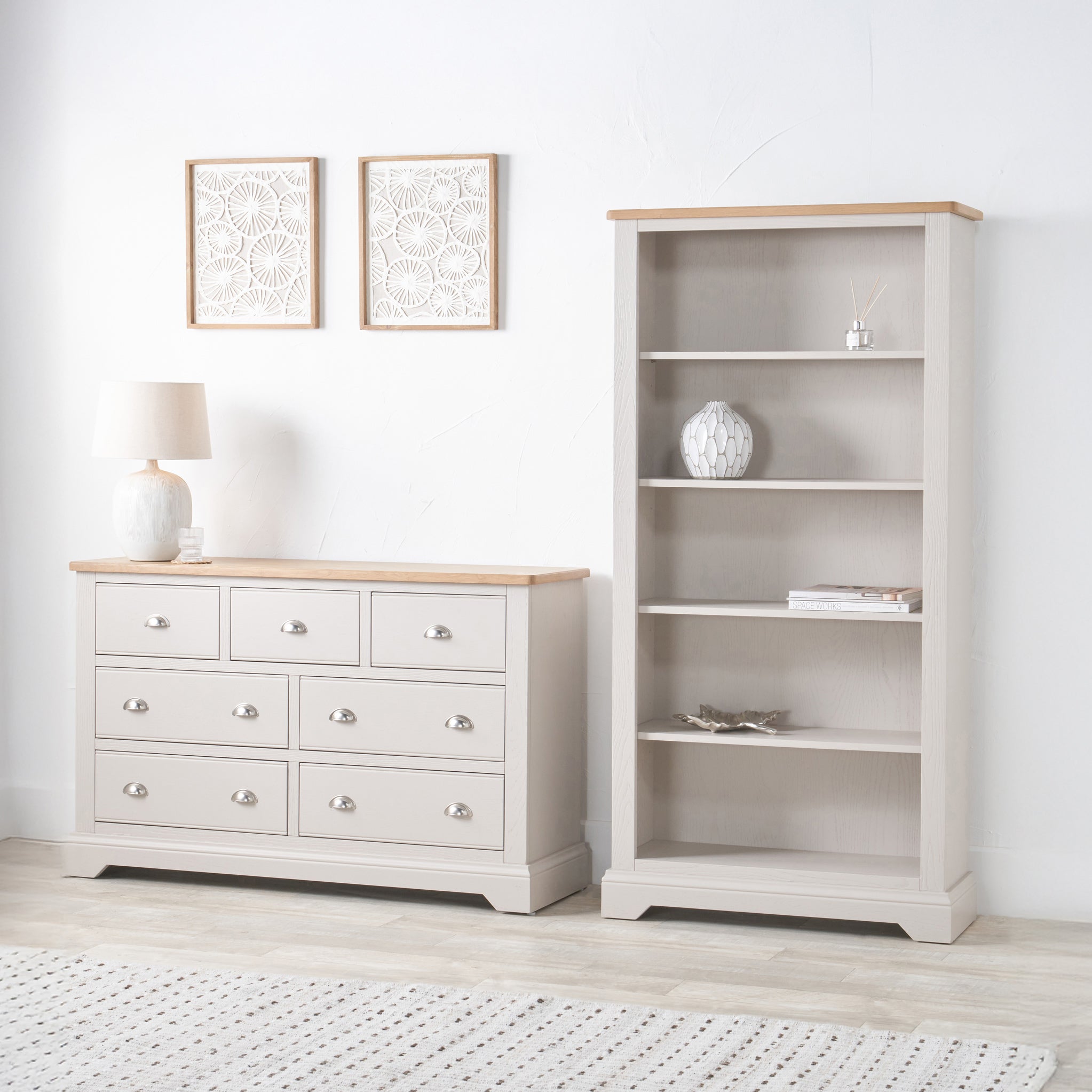 Commode Fairford en pin et chêne, 3 tiroirs au-dessus de 4 tiroirs