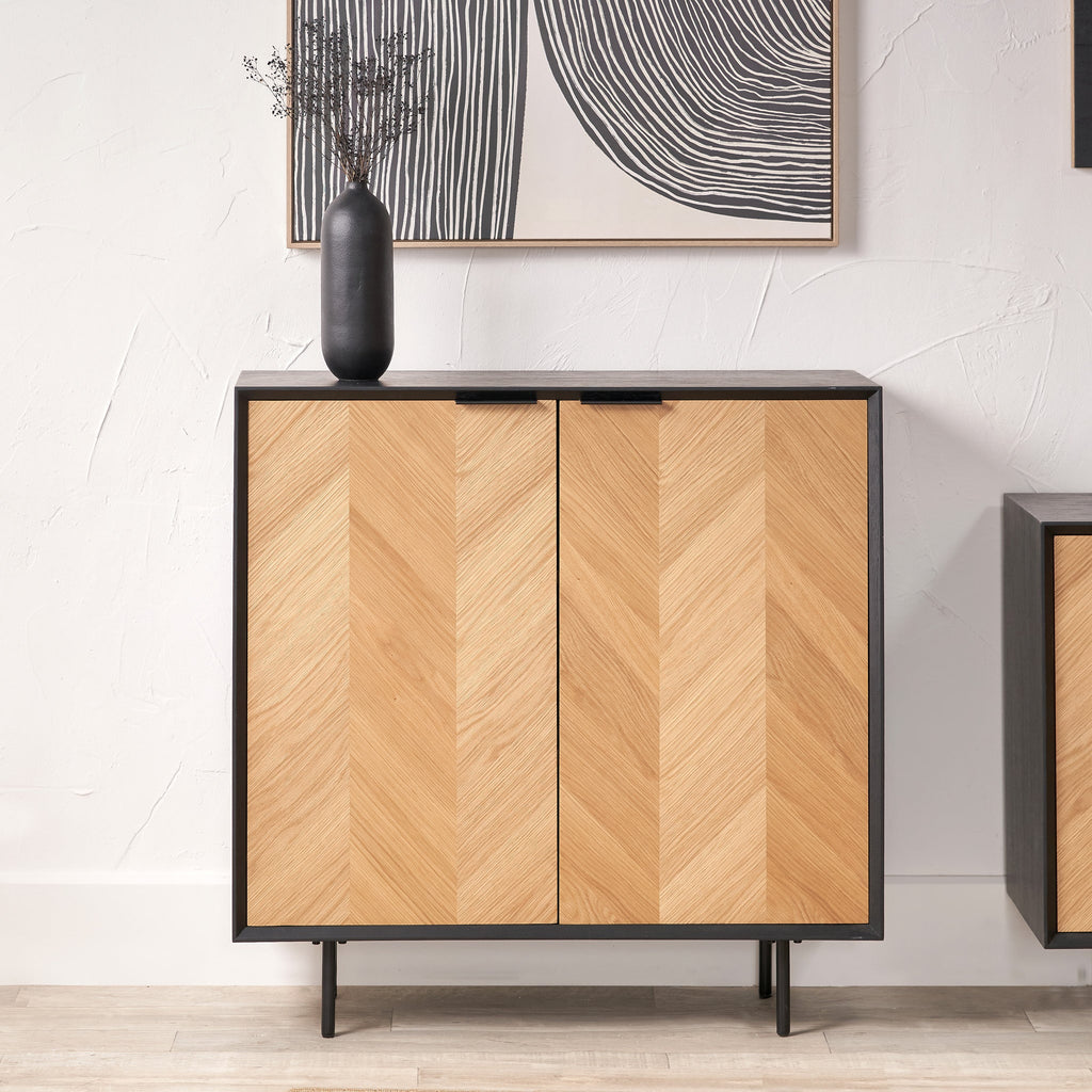 Armoire Hailee en chêne et pin à 2 portes