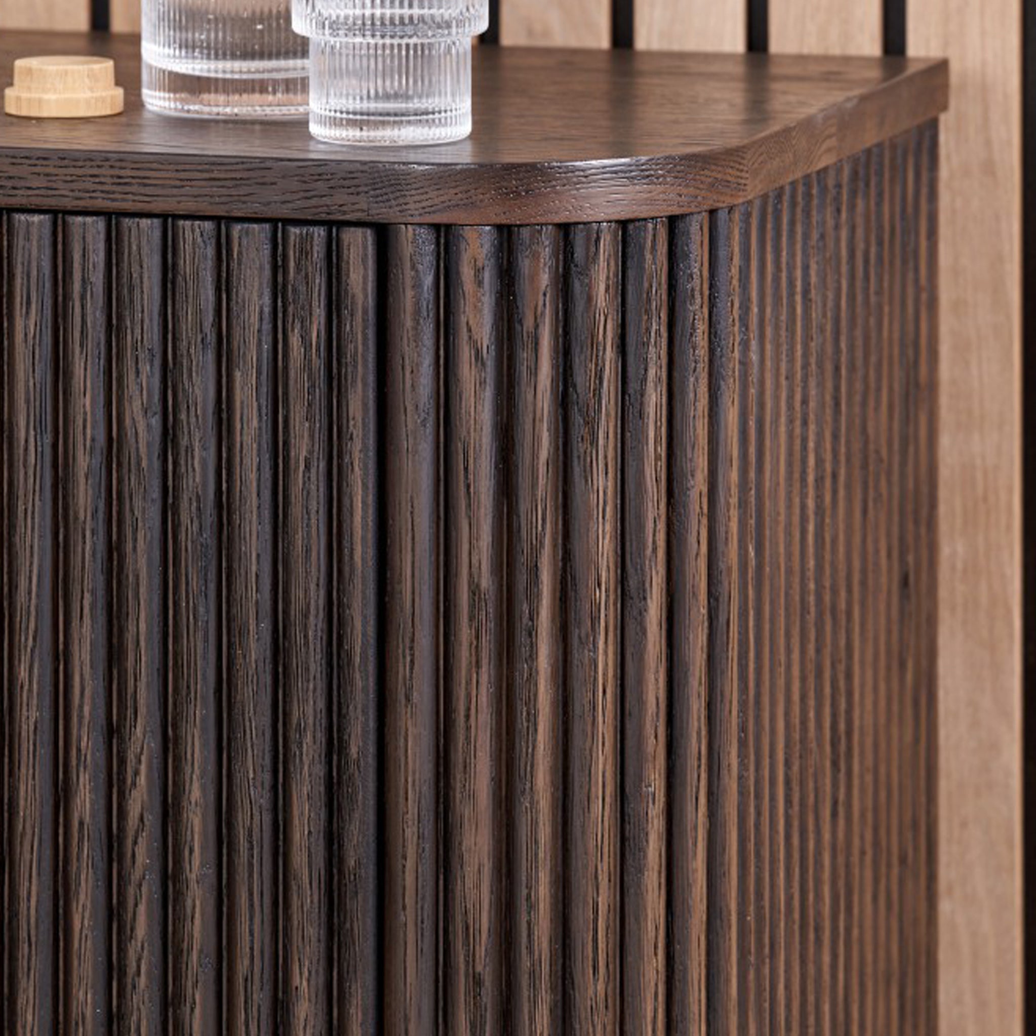 Petit buffet Raie en chêne et pin cannelés