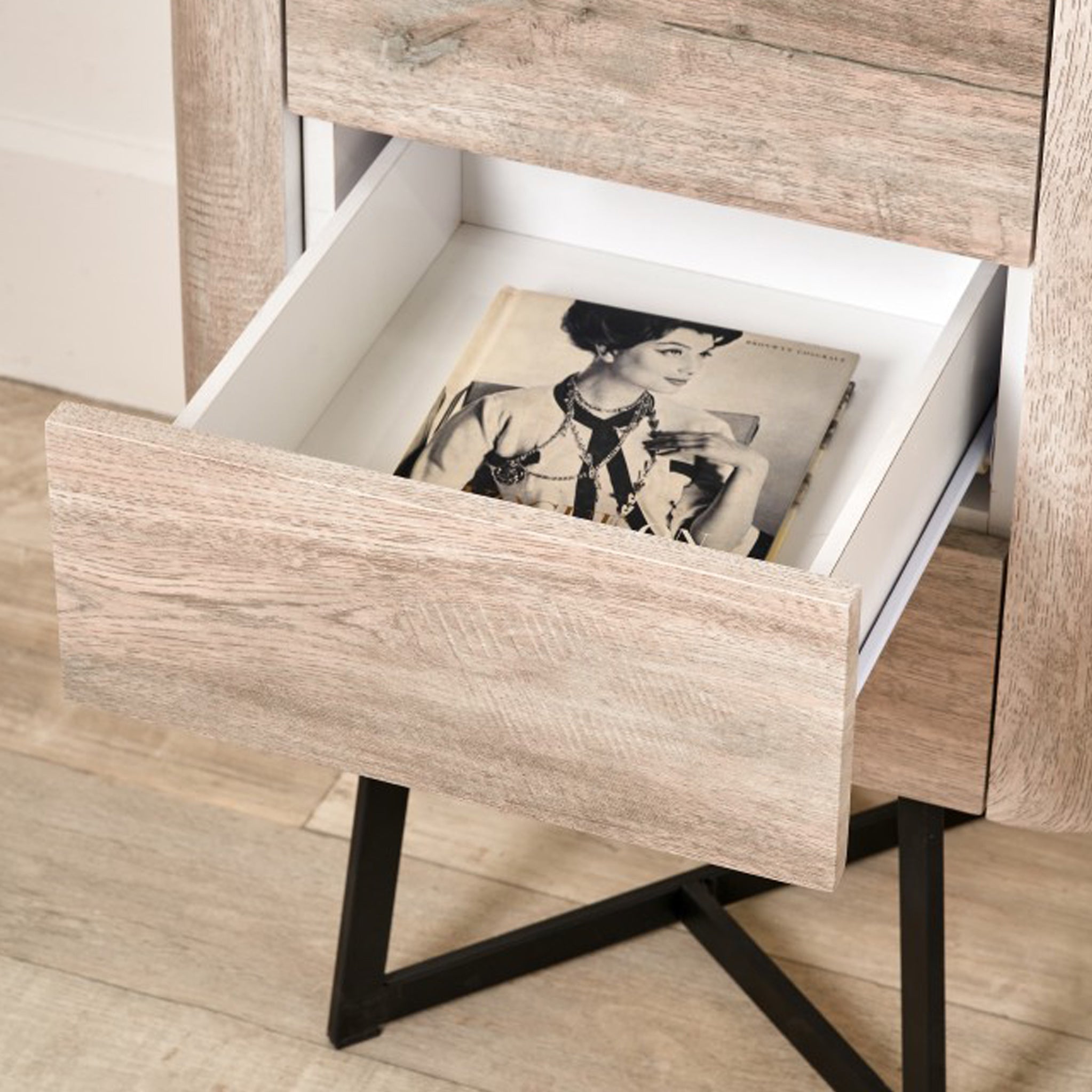 Commode haute Ukiah effet chêne à 5 tiroirs