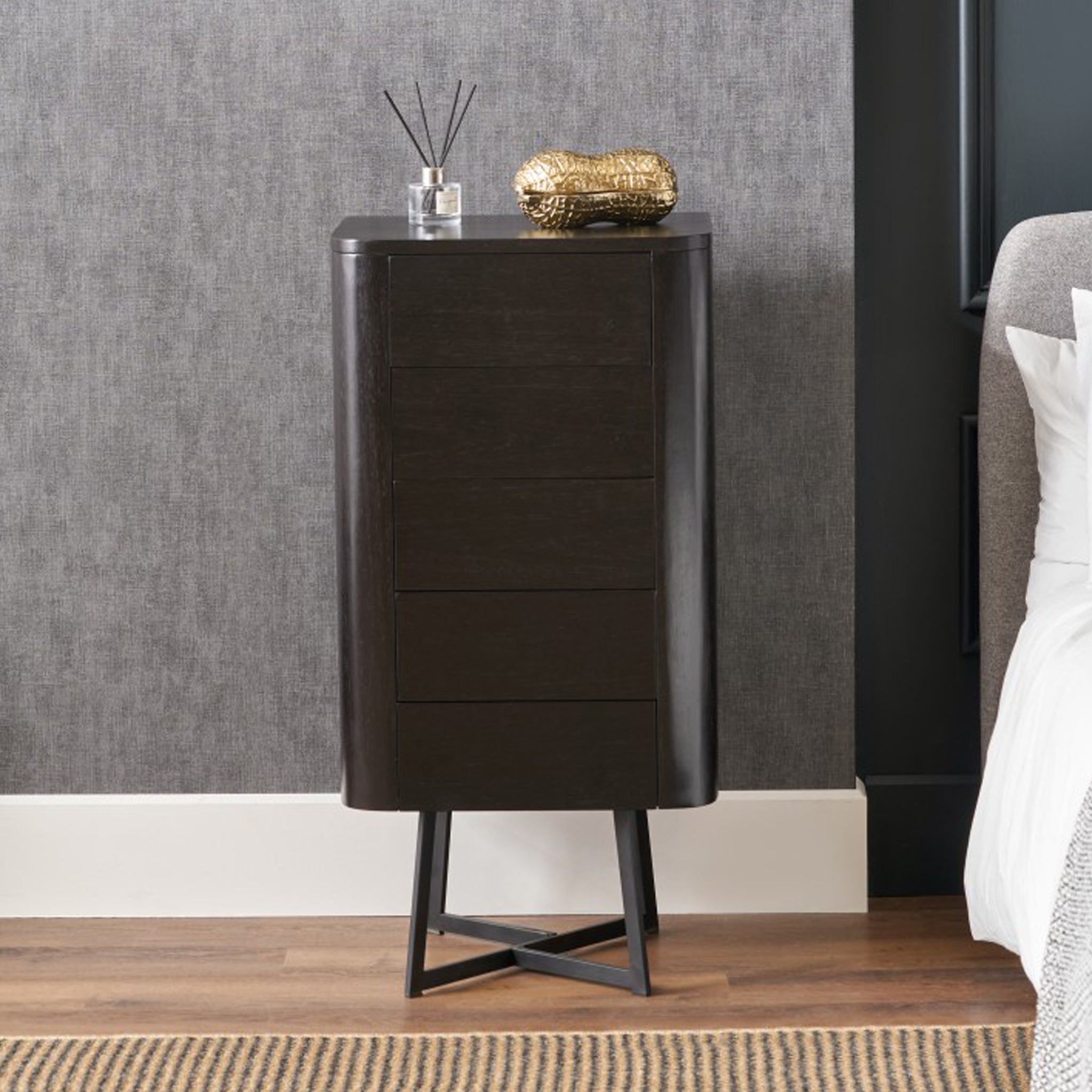 Commode haute Ukiah en frêne noir à 5 tiroirs