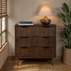 Commode à trois tiroirs rainurés Oskar