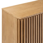 Armoire Shorwell en chêne à lattes, 2 tiroirs et 2 portes