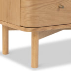 Armoire Shorwell en chêne à lattes, 2 tiroirs et 2 portes