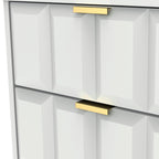 Commode haute Harlow à 5 tiroirs avec pieds en épingle à cheveux dorés