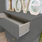 Commode Harlow à 4 tiroirs avec pieds en épingle à cheveux dorés