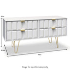 Meuble TV bas Harlow à 4 tiroirs avec pieds en épingle à cheveux dorés