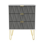Commode Geo à 3 tiroirs, mi-mollet, avec pieds épingle dorés