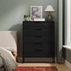 Commode Callo à cinq tiroirs cannelés