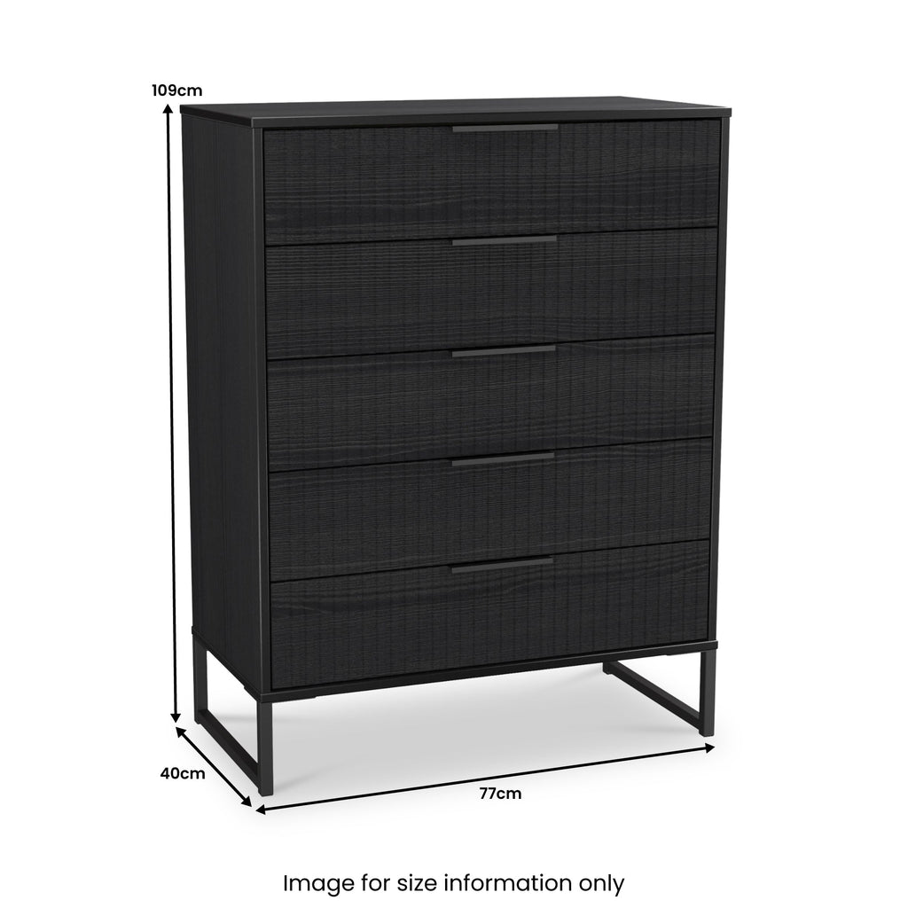 Commode Callo à cinq tiroirs cannelés