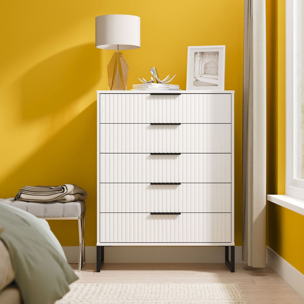 Commode Callo à cinq tiroirs cannelés