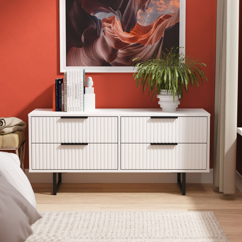 Meuble de rangement bas à 4 tiroirs cannelés Callo