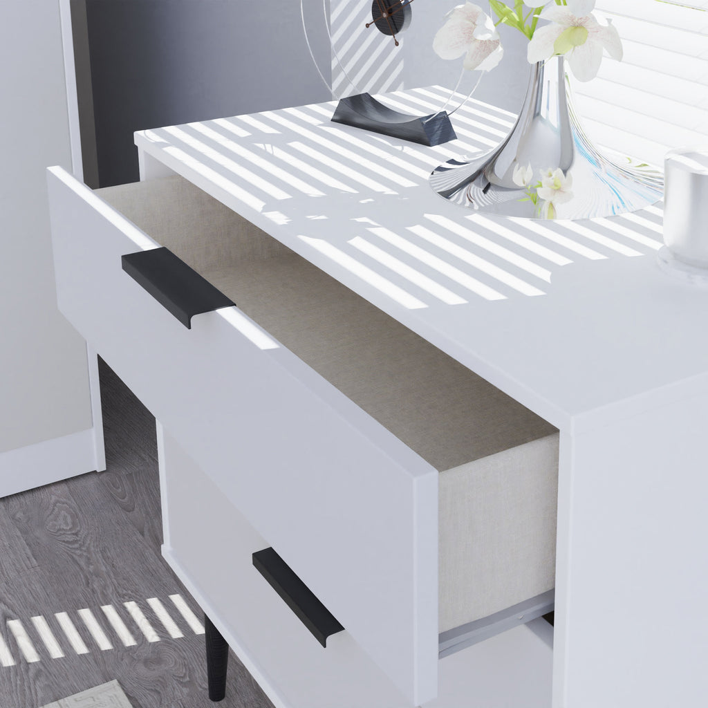 Commode Asher blanche à 3 tiroirs avec pieds noirs