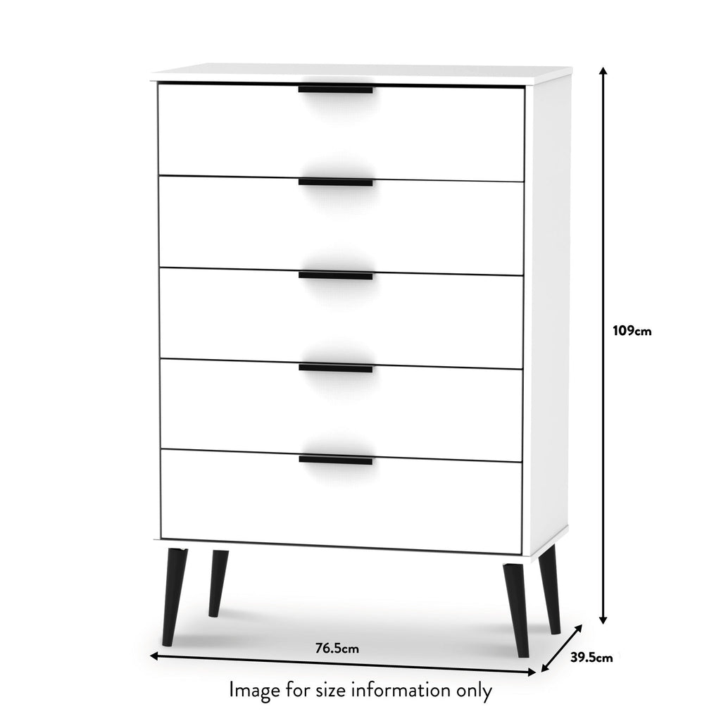 Commode Asher blanche à 5 tiroirs avec pieds noirs