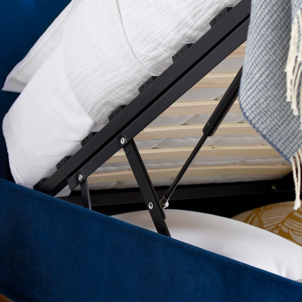 Lit ottoman en velours Kia