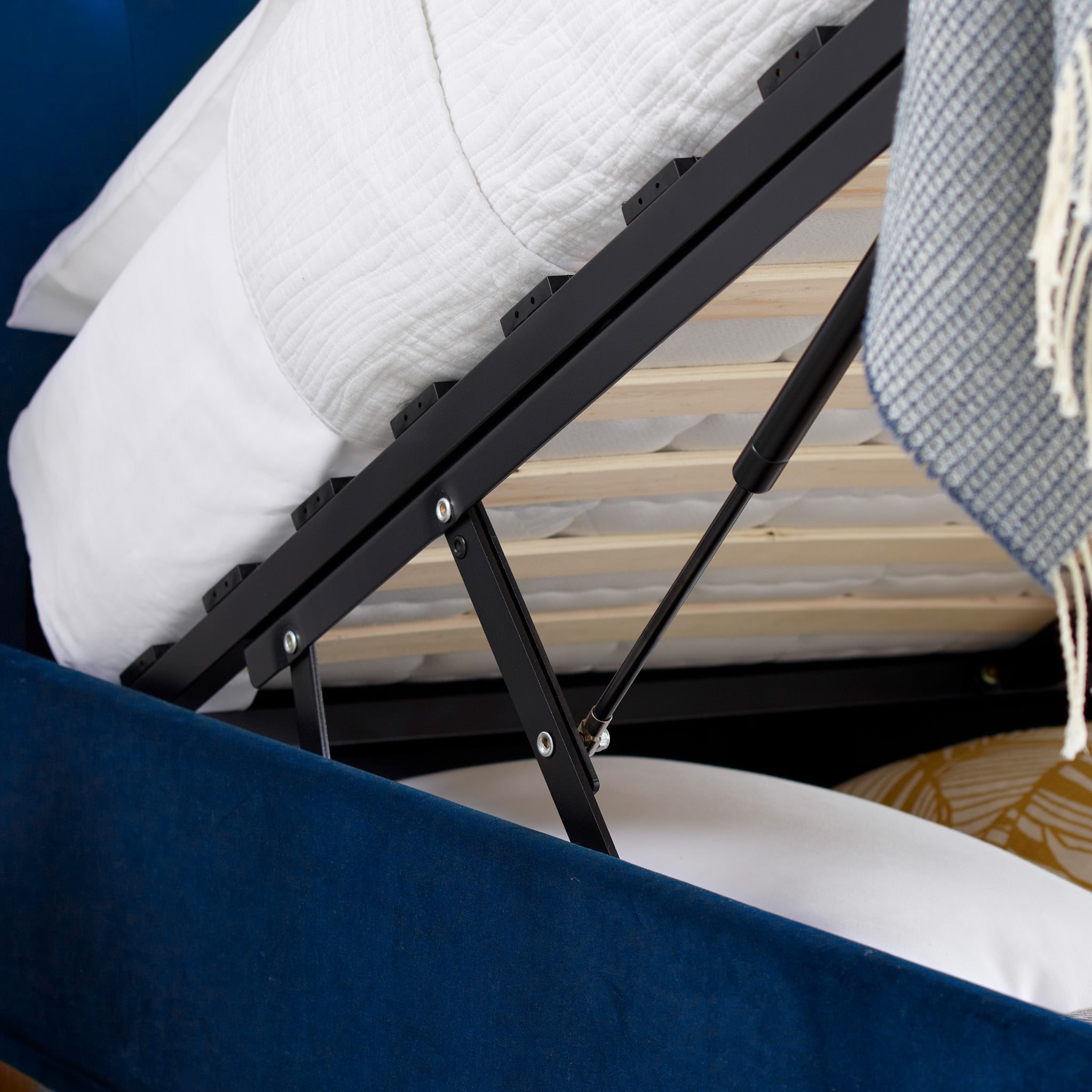 Lit ottoman en velours Kia