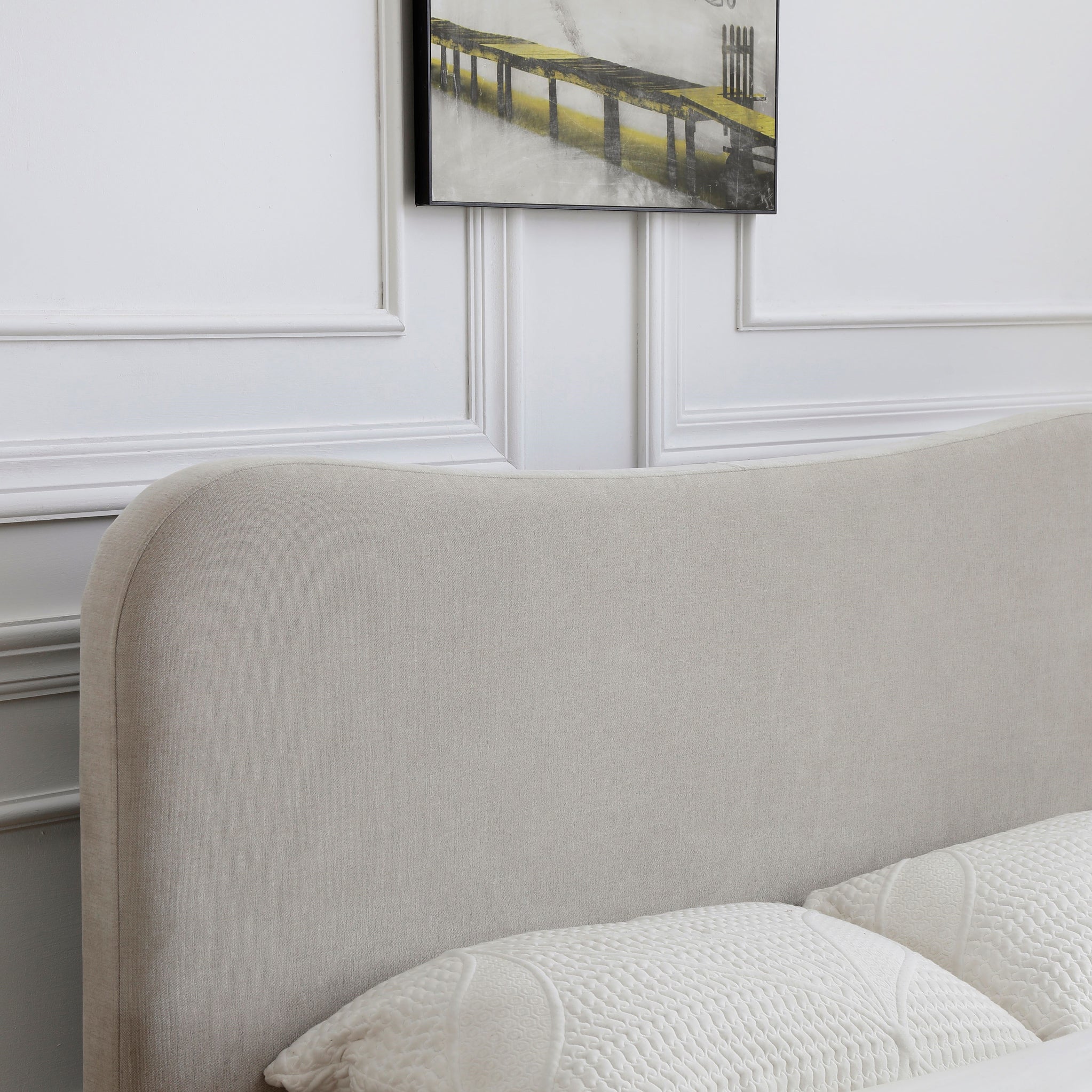 Cadre de lit Tolliver avec tête de lit incurvée