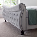 Lit traîneau Chesterfield en velours gris Duxford