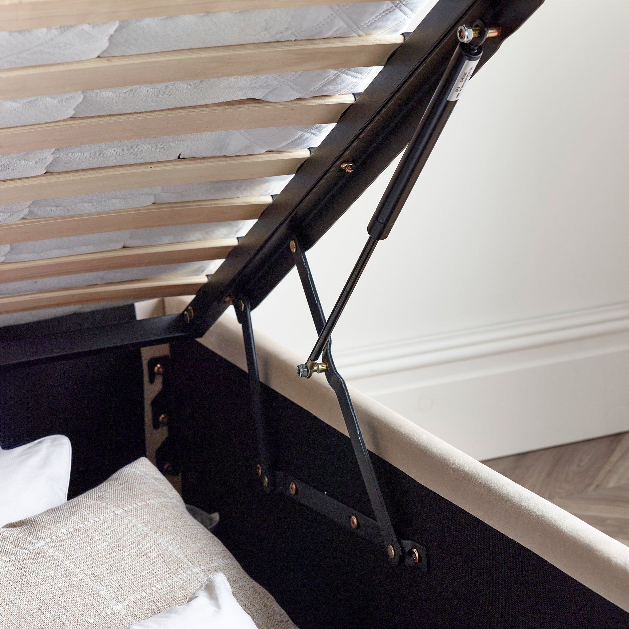 Cadre de lit coffre en velours Sailsbury