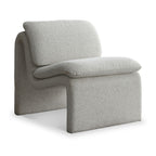 Fauteuil d'appoint Celeste Sleek aux courbes élégantes