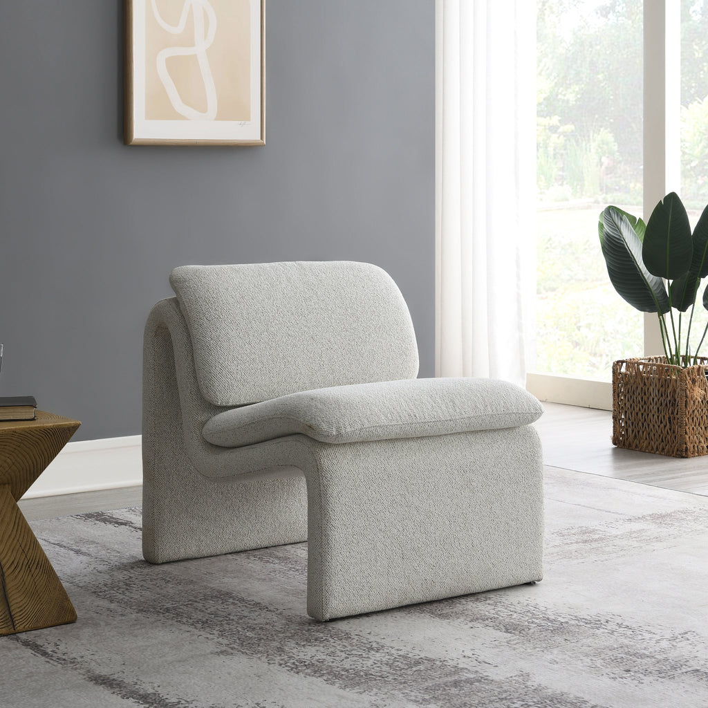 Fauteuil d'appoint Celeste Sleek aux courbes élégantes