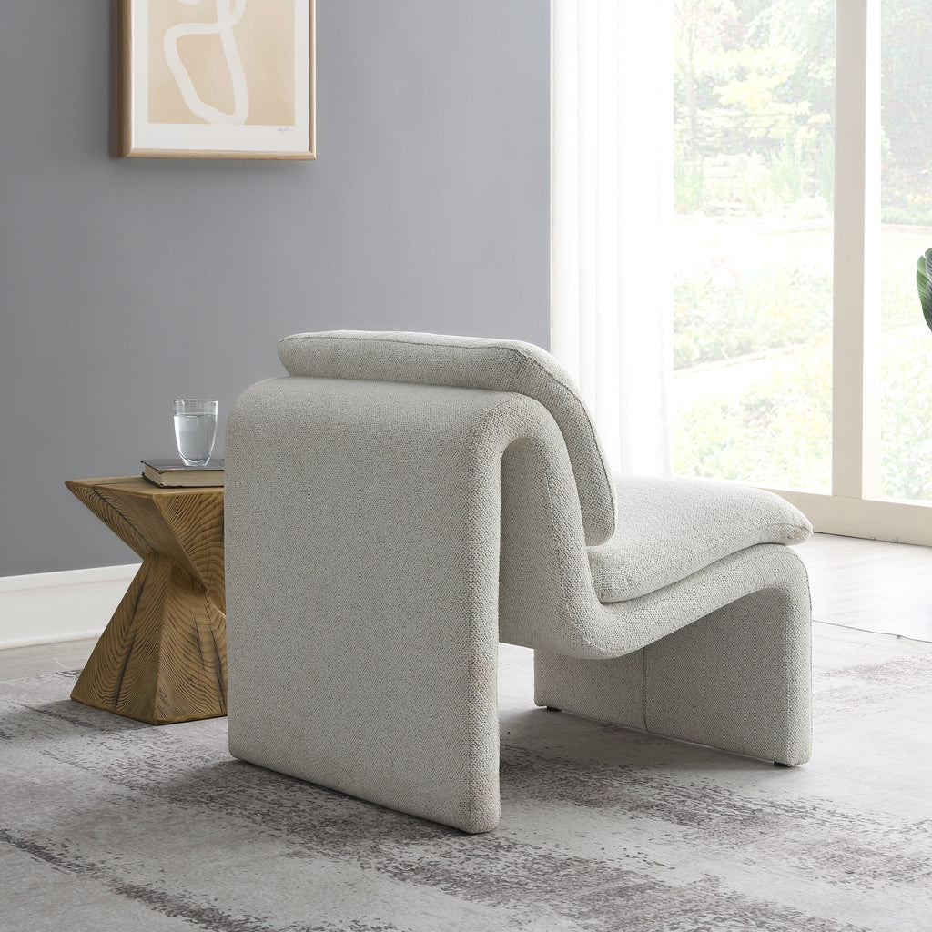 Fauteuil d'appoint Celeste Sleek aux courbes élégantes