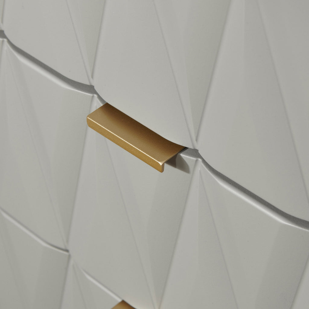 Commode Geo à 3 tiroirs, mi-mollet, avec pieds épingle dorés